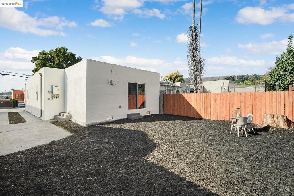 OAKLAND - Residential