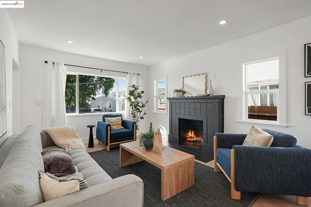 OAKLAND - Residential