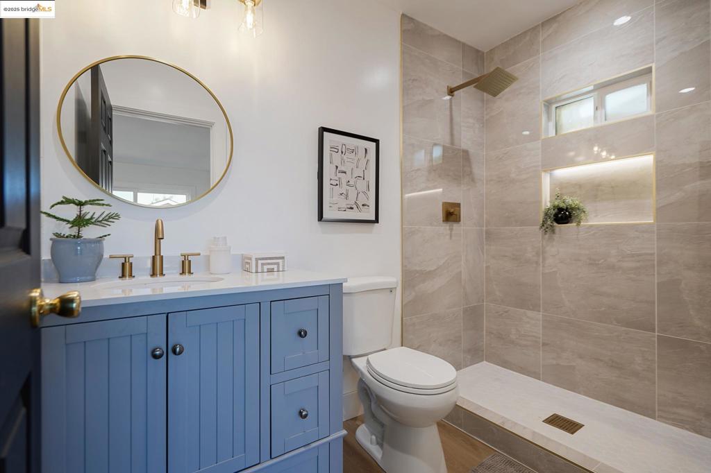 OAKLAND - Residential