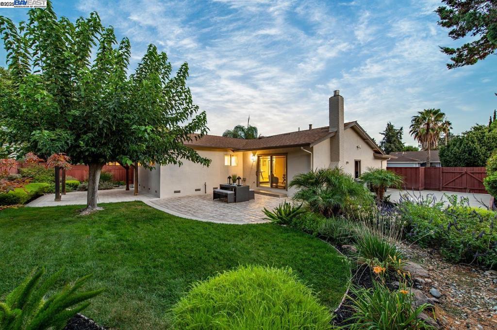 VAL VISTA - Residential