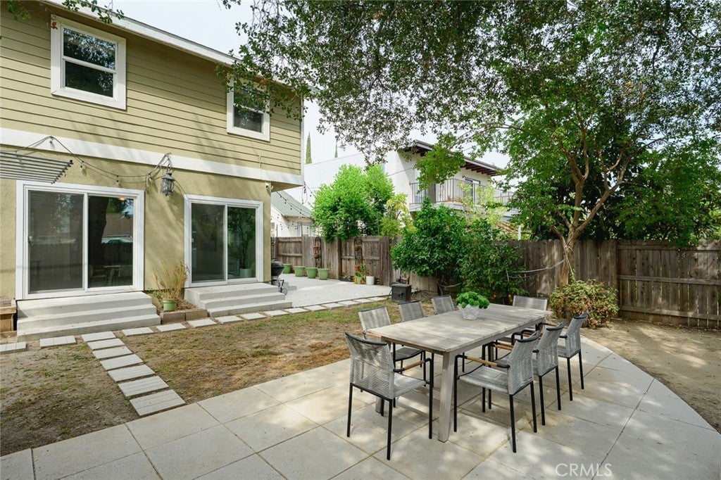 218 E Haven