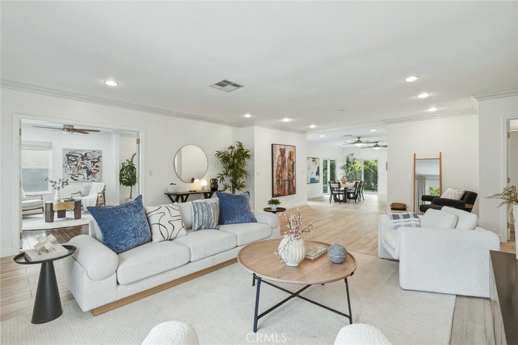 218 E Haven