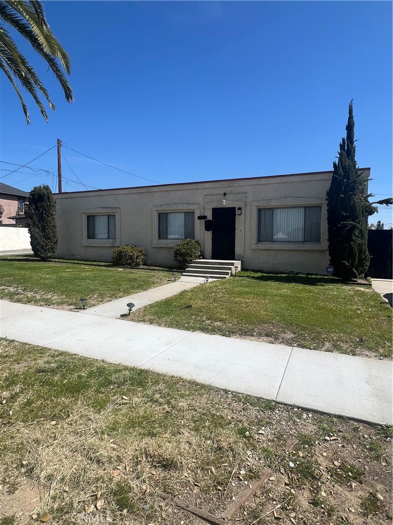 Great opportunity to own a home in a desirable section of Azuza. Home needs full rehab.