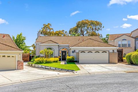 Photo of 535 Bobbys Lane, Hollister, CA 95023 (MLS # ML82044842)