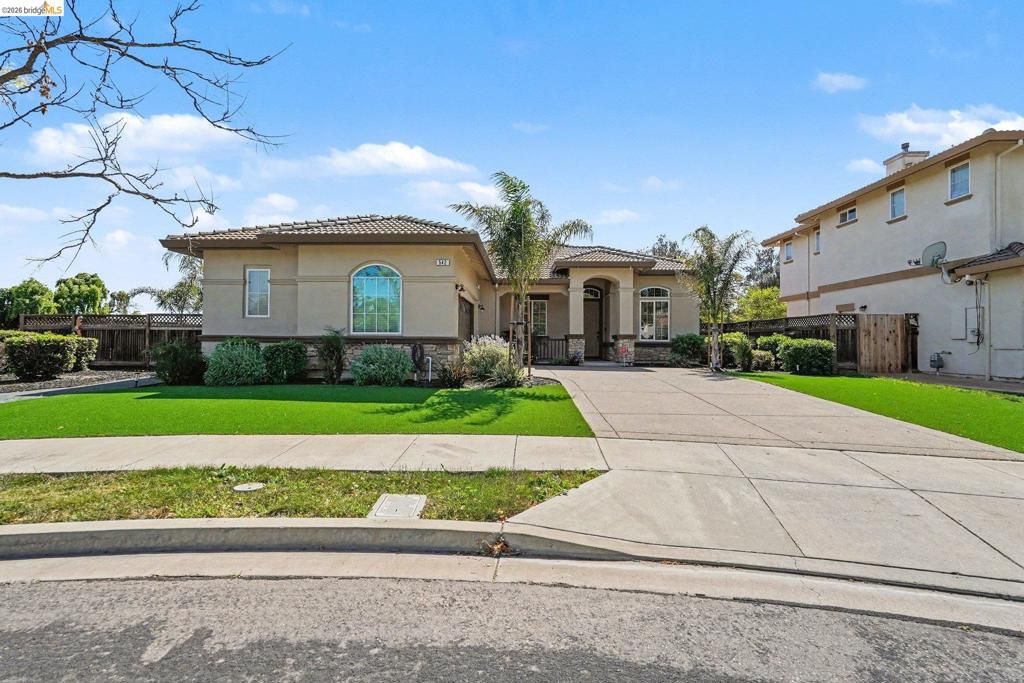 Photo of 542 Vivian St St, Brentwood, CA 94513 (MLS # 41128835)