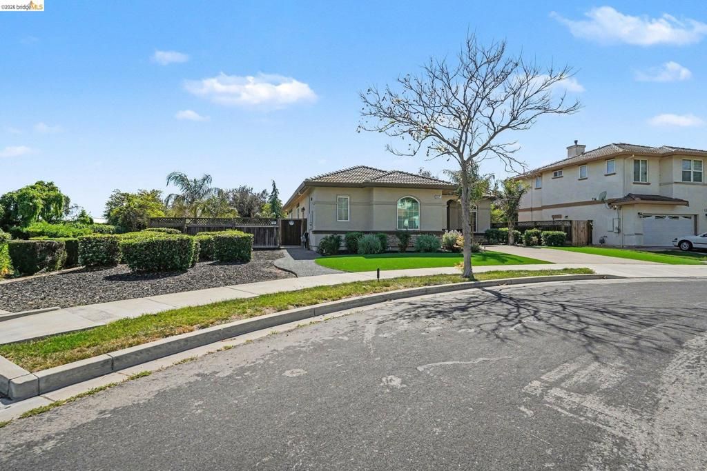 Photo of 542 Vivian St St, Brentwood, CA 94513 (MLS # 41128835)