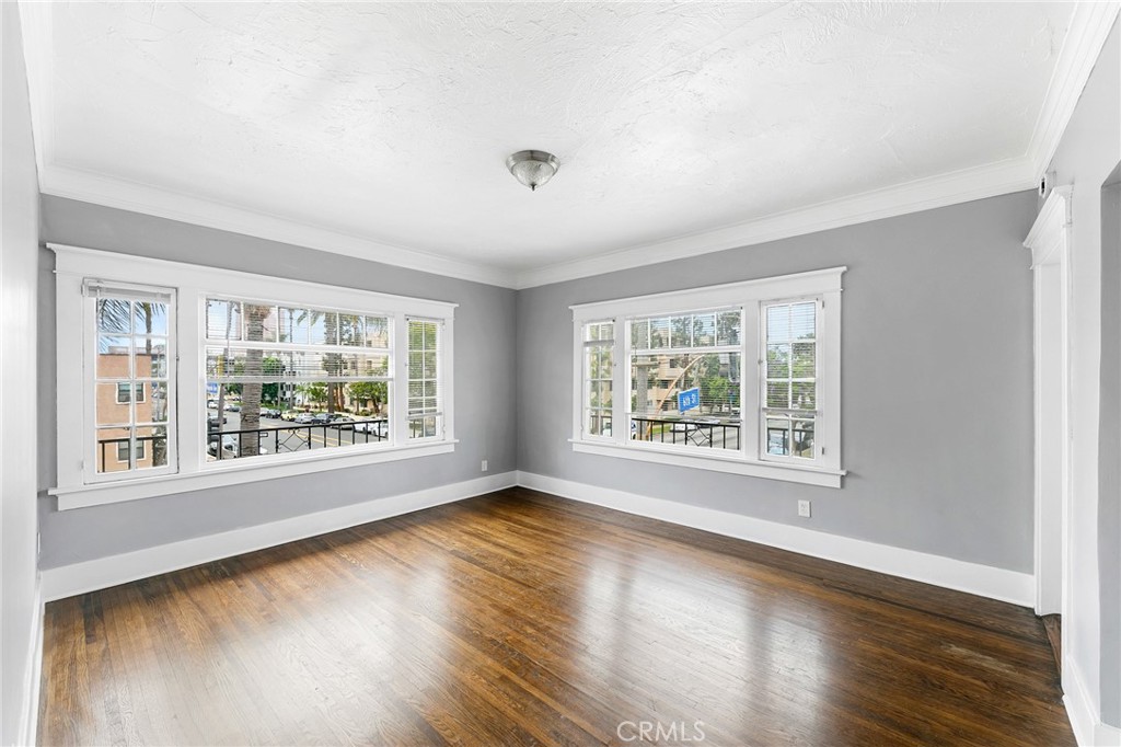 463 W 6th Street