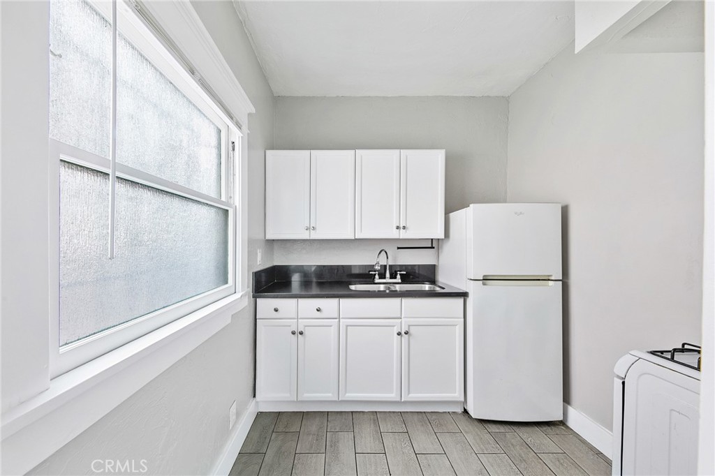 463 W 6th Street