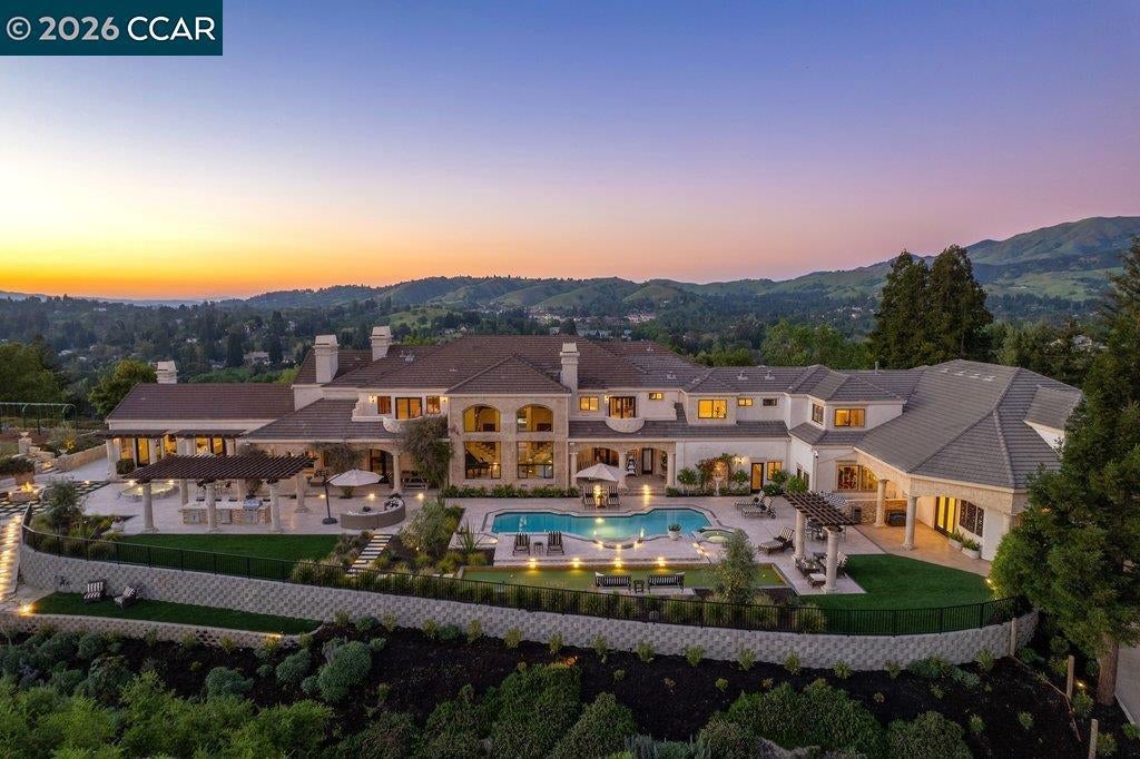 251 Santiago Ln