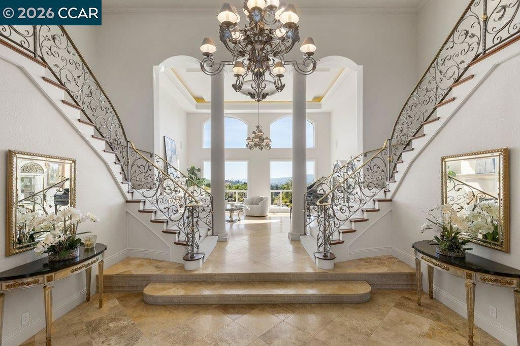 251 Santiago Ln