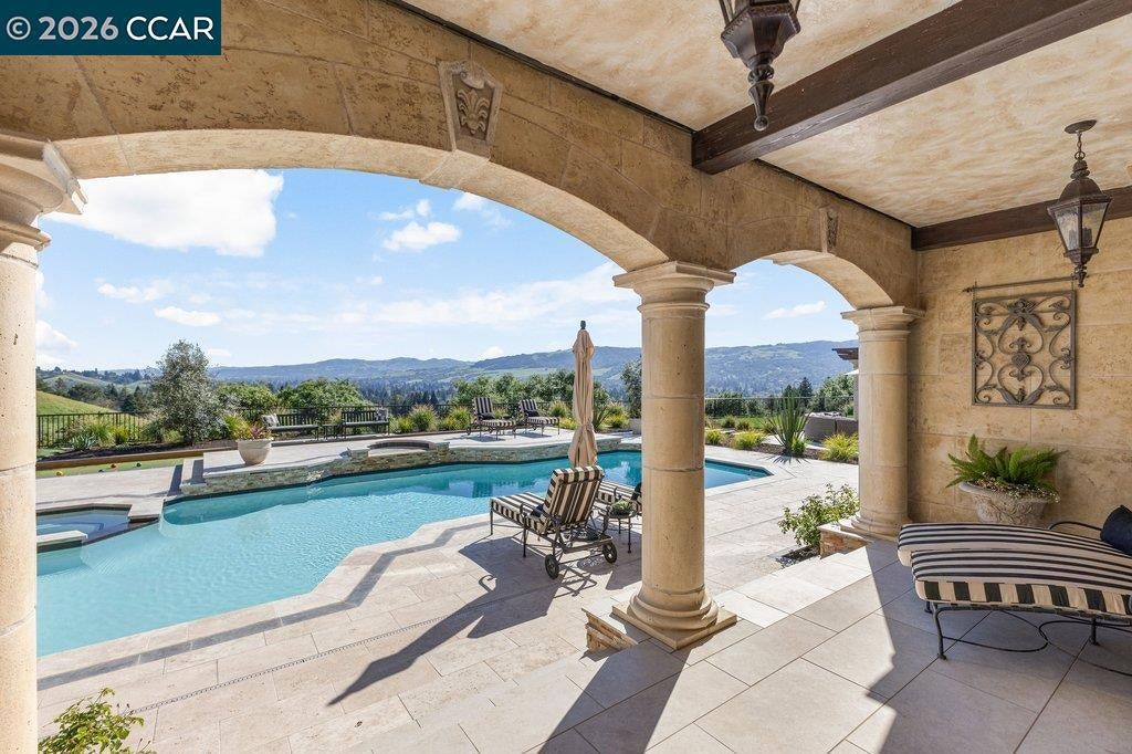 251 Santiago Ln