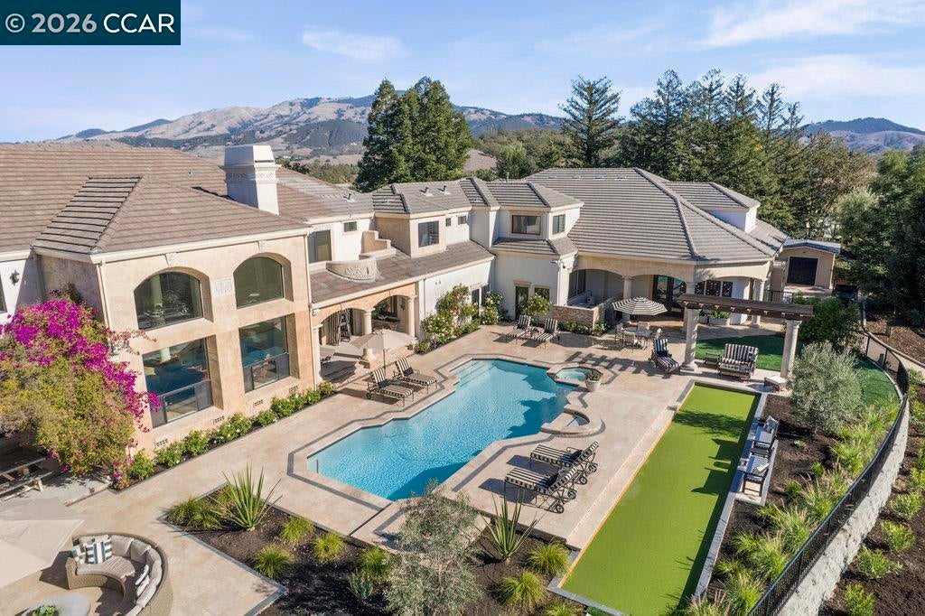 251 Santiago Ln