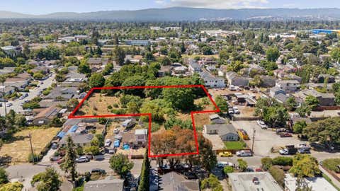 Photo of 990 Garden Street, East Palo Alto, CA 94303 (MLS # ML82053365)