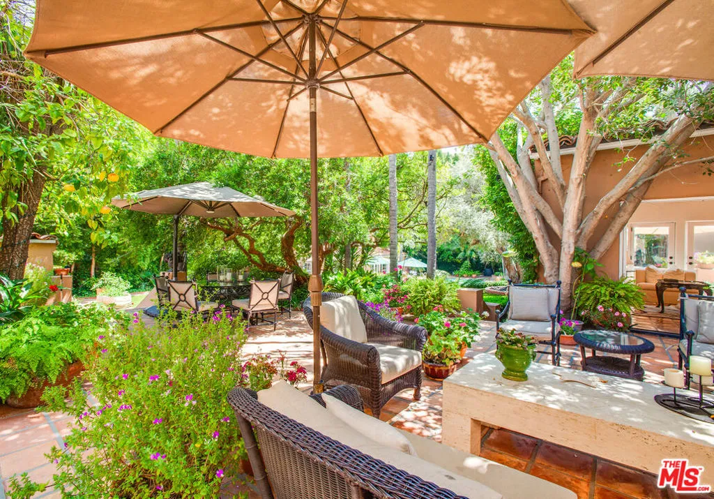 Pacific Palisades, California 90272, United States, 8 Bedrooms Bedrooms, ,8 BathroomsBathrooms,Residential,Active,94218