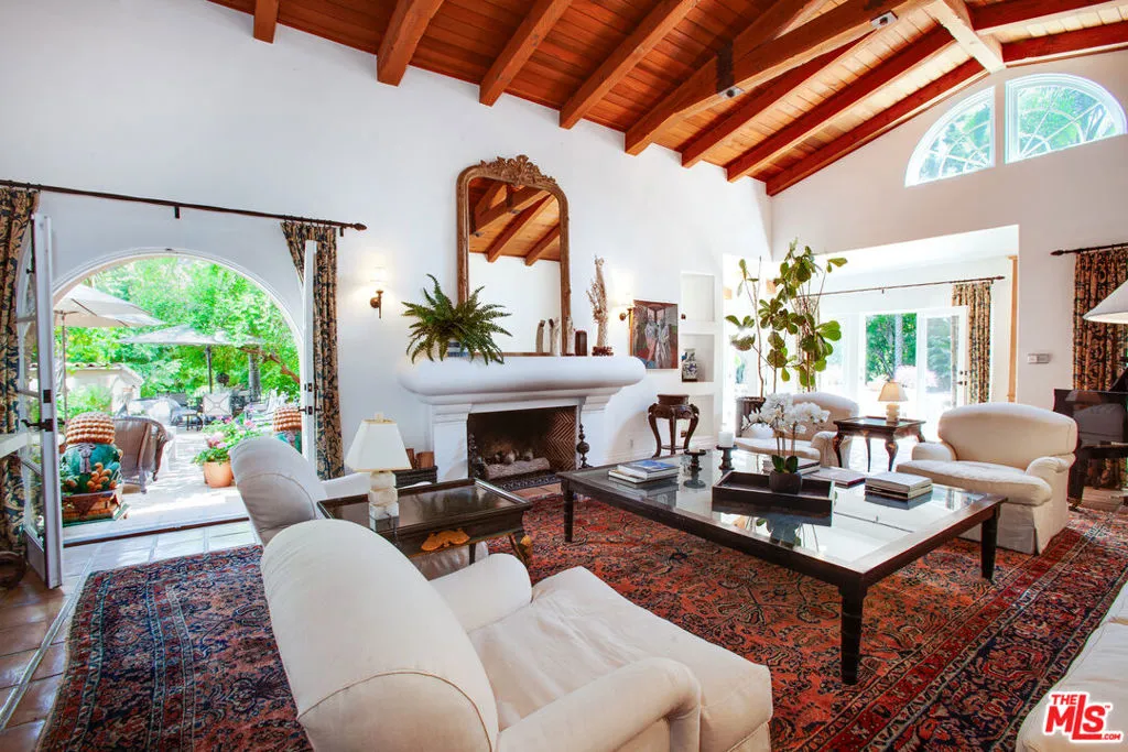 Pacific Palisades, California 90272, United States, 8 Bedrooms Bedrooms, ,8 BathroomsBathrooms,Residential,Active,94218