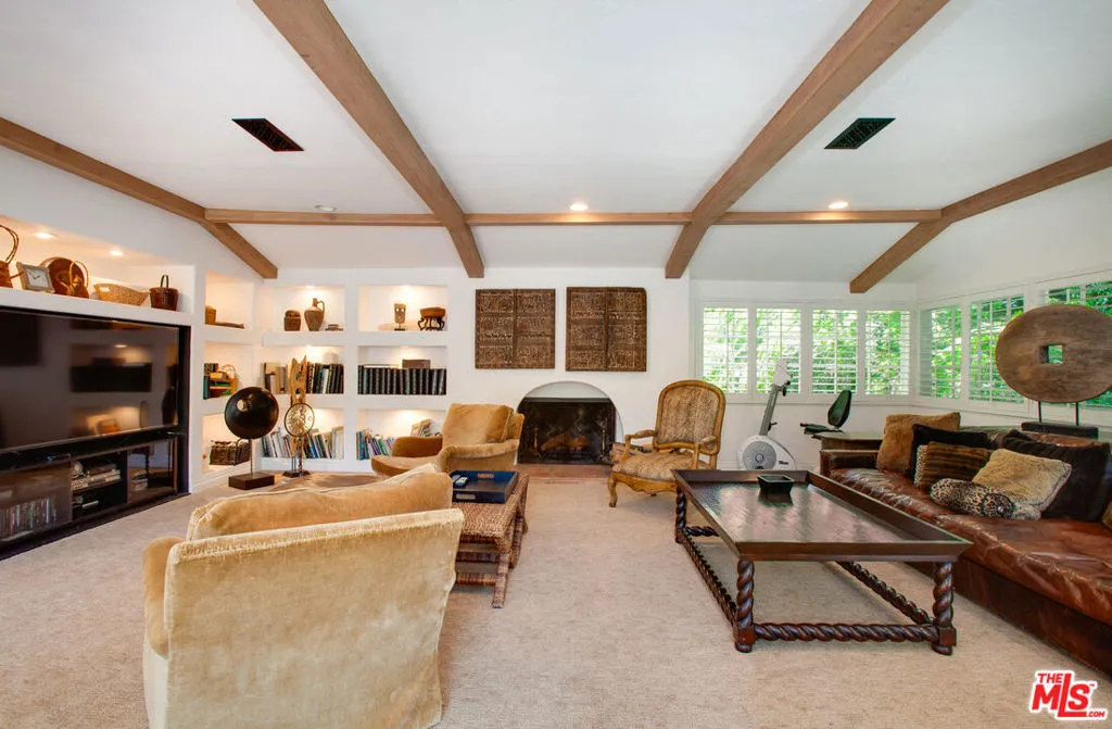 Pacific Palisades, California 90272, United States, 8 Bedrooms Bedrooms, ,8 BathroomsBathrooms,Residential,Active,94218