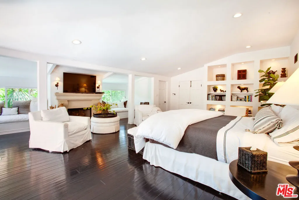 Pacific Palisades, California 90272, United States, 8 Bedrooms Bedrooms, ,8 BathroomsBathrooms,Residential,Active,94218