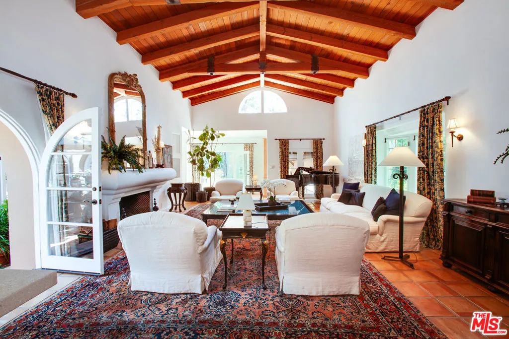 Pacific Palisades, California 90272, United States, 8 Bedrooms Bedrooms, ,8 BathroomsBathrooms,Residential,Active,94218