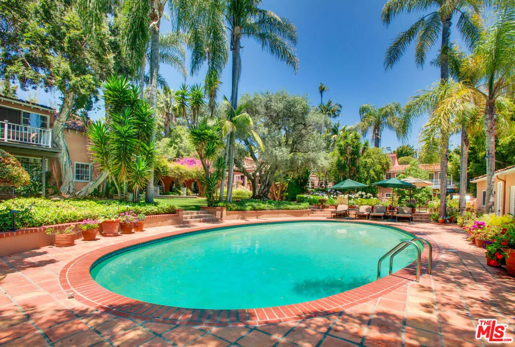 Pacific Palisades, California 90272, United States, 8 Bedrooms Bedrooms, ,8 BathroomsBathrooms,Residential,Active,94218