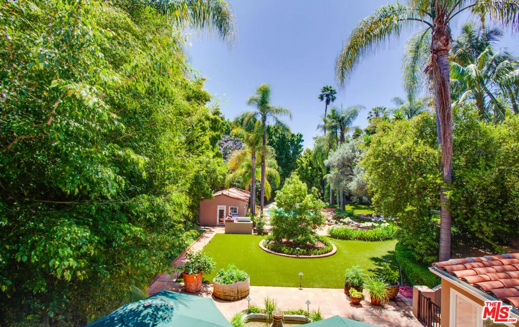 Pacific Palisades, California 90272, United States, 8 Bedrooms Bedrooms, ,8 BathroomsBathrooms,Residential,Active,94218