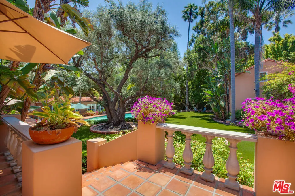 Pacific Palisades, California 90272, United States, 8 Bedrooms Bedrooms, ,8 BathroomsBathrooms,Residential,Active,94218