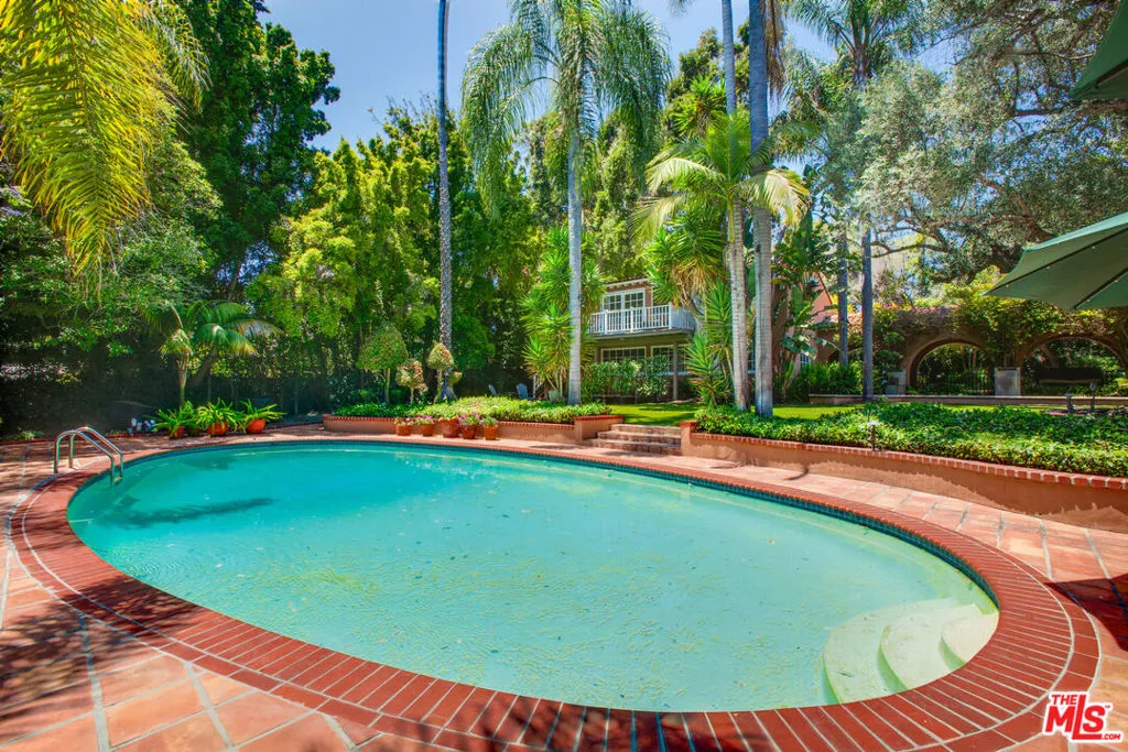 Pacific Palisades, California 90272, United States, 8 Bedrooms Bedrooms, ,8 BathroomsBathrooms,Residential,Active,94218