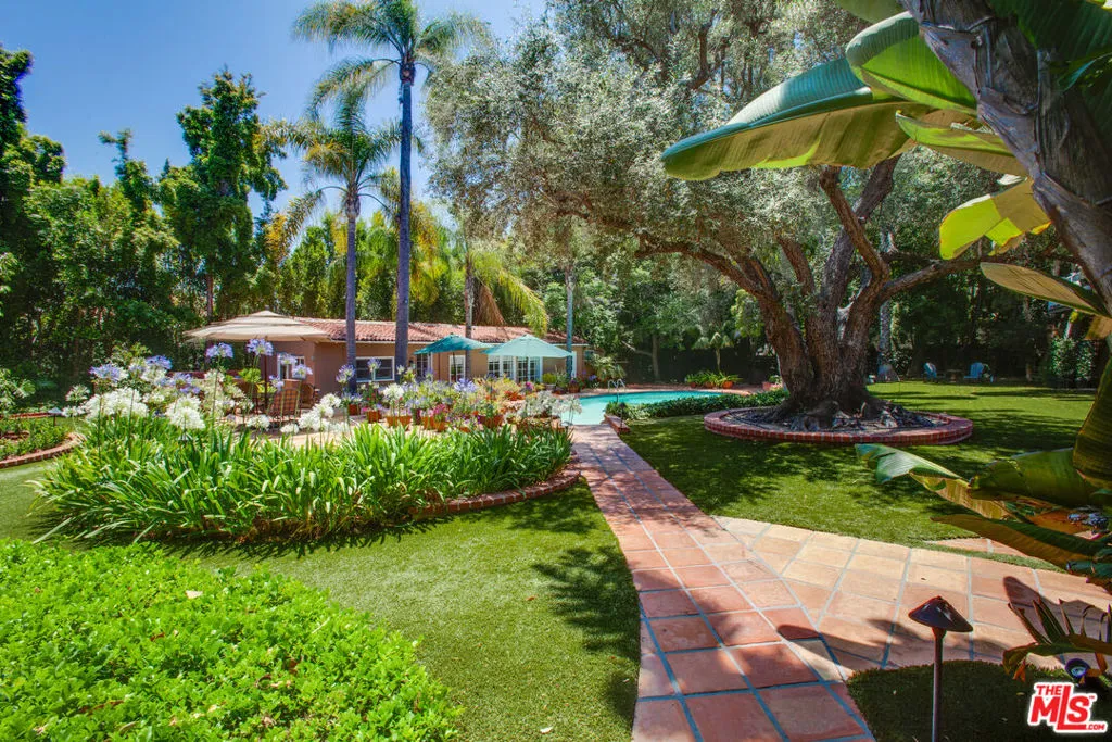 Pacific Palisades, California 90272, United States, 8 Bedrooms Bedrooms, ,8 BathroomsBathrooms,Residential,Active,94218