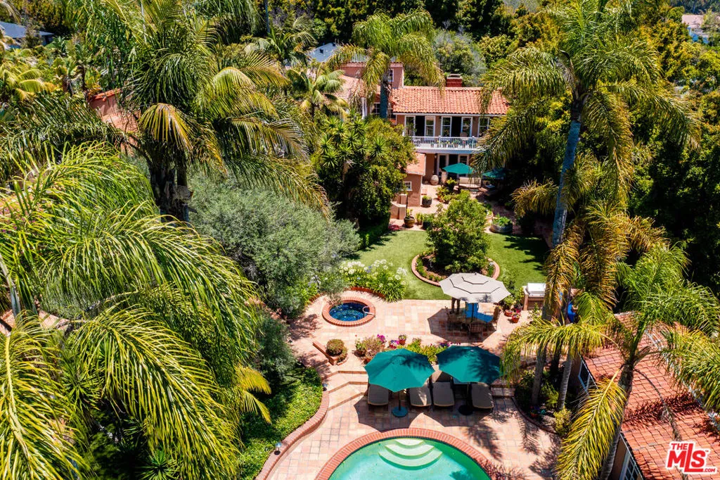 Pacific Palisades, California 90272, United States, 8 Bedrooms Bedrooms, ,8 BathroomsBathrooms,Residential,Active,94218