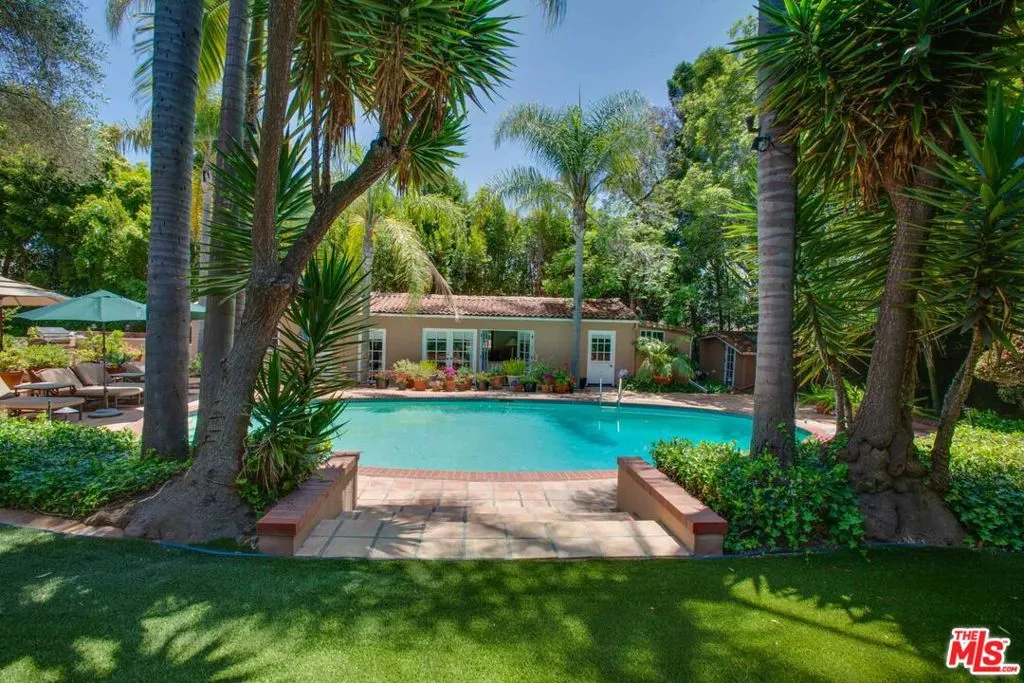 Pacific Palisades, California 90272, United States, 8 Bedrooms Bedrooms, ,8 BathroomsBathrooms,Residential,Active,94218