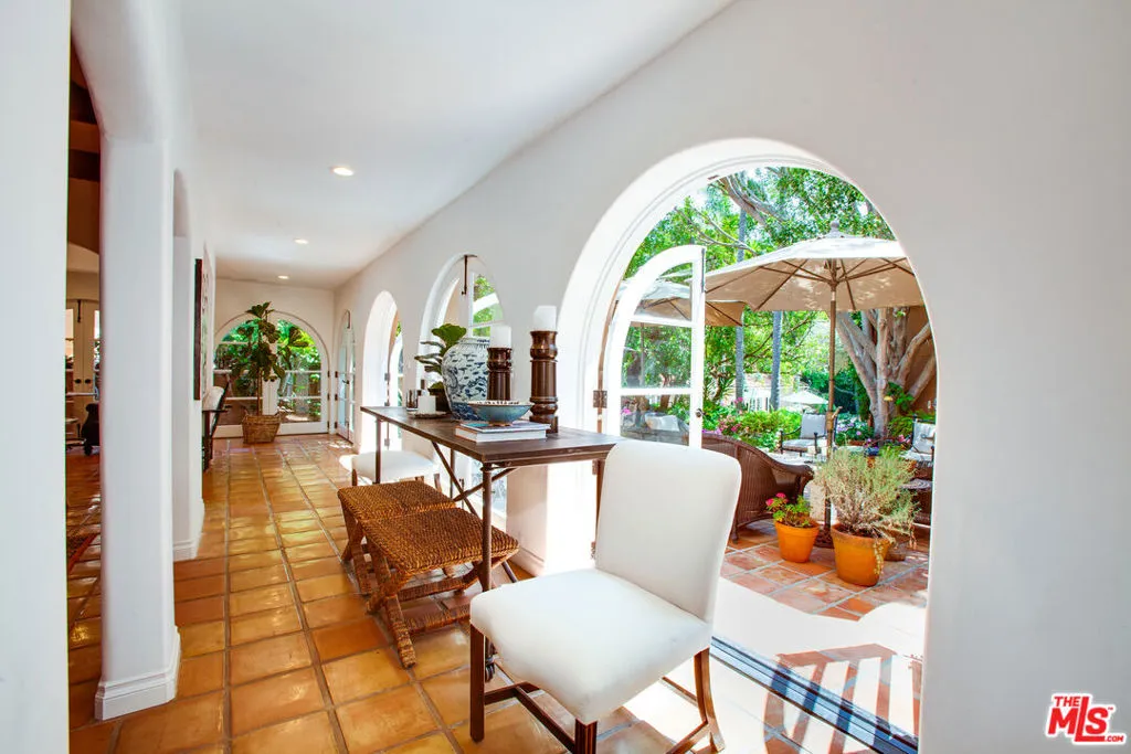 Pacific Palisades, California 90272, United States, 8 Bedrooms Bedrooms, ,8 BathroomsBathrooms,Residential,Active,94218