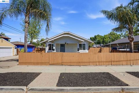 Photo of 114 C St, Tracy, CA 95376 (MLS # 41131055)