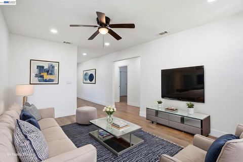 Photo of 114 C St, Tracy, CA 95376 (MLS # 41131055)