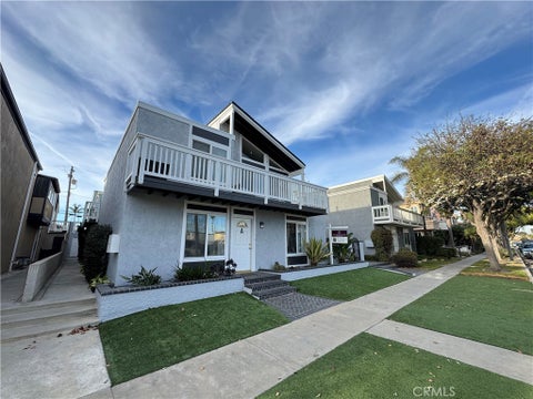 Photo of 405 20th St #B, Huntington Beach, CA 92648 (MLS # OC26222603)