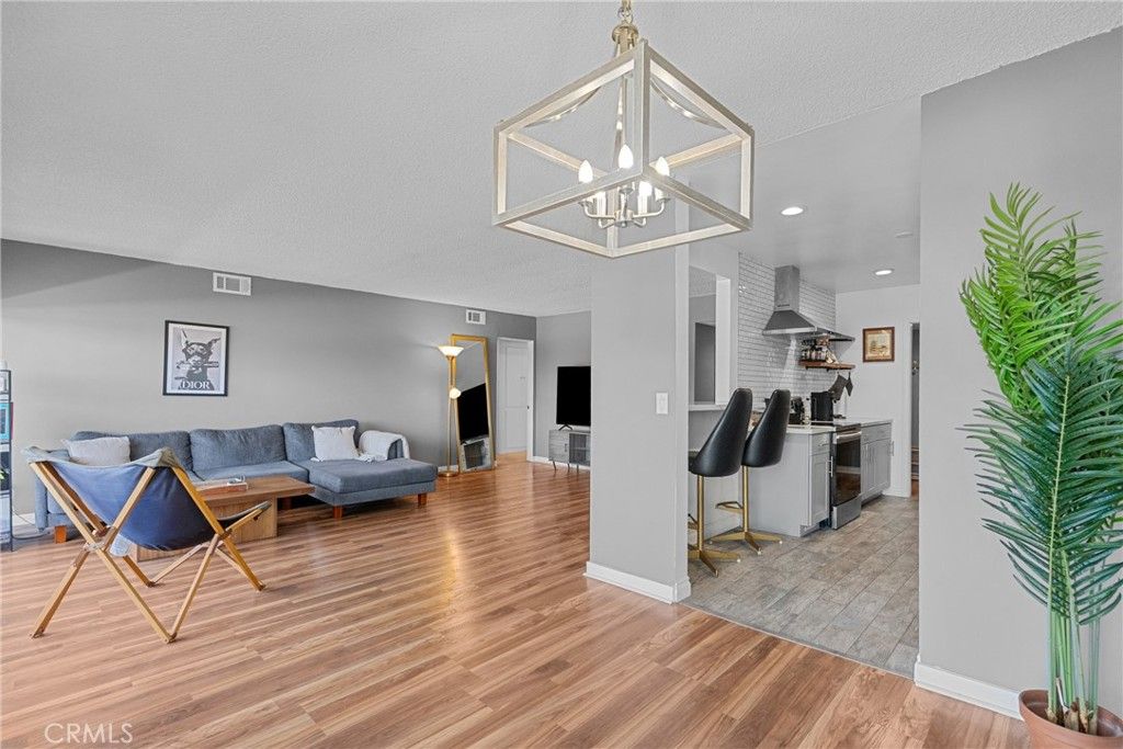 Photo of 5454 Zelzah Avenue #309, Encino, CA 91316 (MLS # SR25192002)