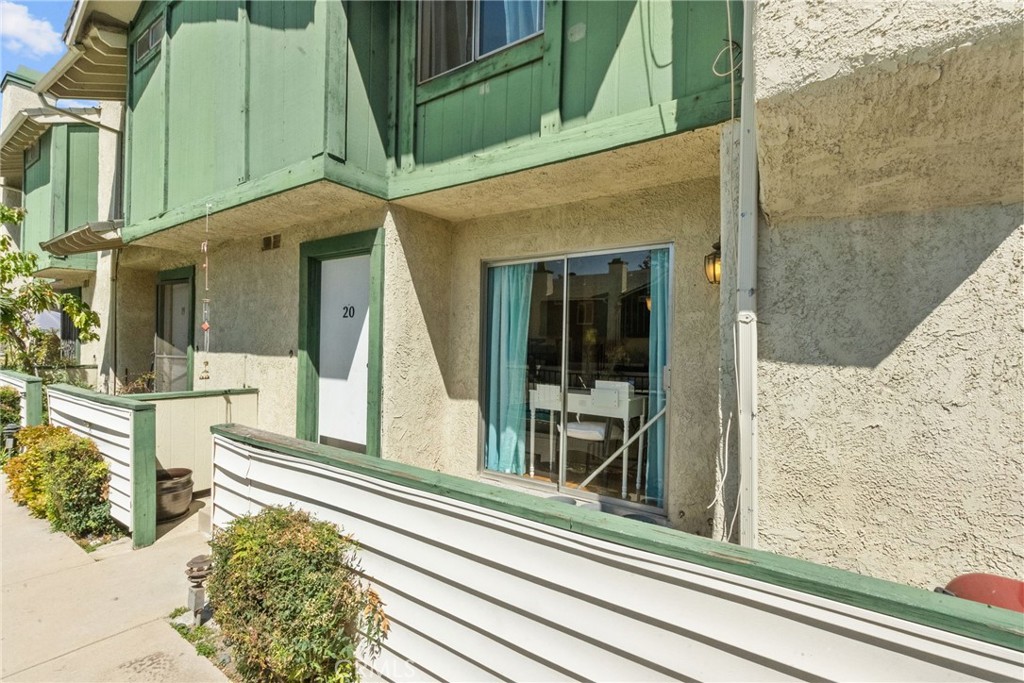 BEAUTIFUL LOCATION OF NORTH HILLS! THIS TRI-LEVEL CORNER UNIT TOWNHOME OFFERS 3 SPACIOUS BEDROOMS AND 3 BATHS. IT IS A VERY QUIET LOCATION LOCATED AT THE REAR OF THE COMPLEX. THE MAIN FLOOR WELCOMES YOU WITH A SPACIOUS LIVING ROOM AND A GUEST BATHROOM. THE KITCHEN OFFERS A LARGE DINING AREA. THE PRIMARY BEDROOM OFFERS NATURAL LIGHT AND PLENTY OF SPACE. THE ADDITIONAL 2 BEDROOMS OFFER HIGH CEILINGS. LAUNDRY IN UNIT. NEAR FREEWAYS, SHOPPING, CSUN. THE UNIT HAS A VIEW OF THE POOL AREA. MUST SEE!