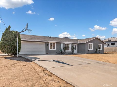 Photo of 18063 Catalpa Street. St, Hesperia, CA 92345 (MLS # HD25253277)