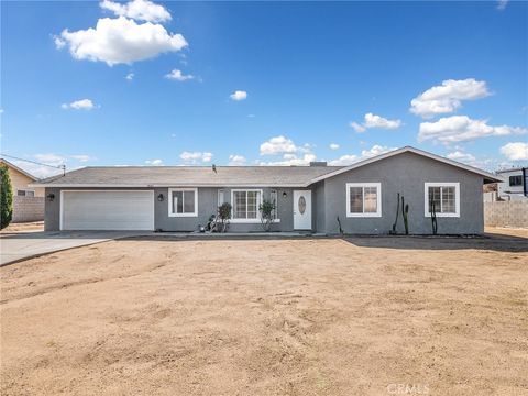 Photo of 18063 Catalpa Street. St, Hesperia, CA 92345 (MLS # HD25253277)
