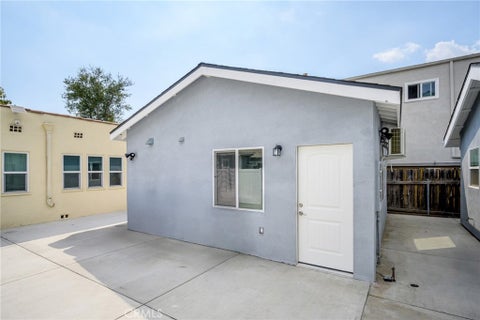 Photo of 1233 Orange Grove Avenue #B, Glendale, CA 91205 (MLS # GD26220356)