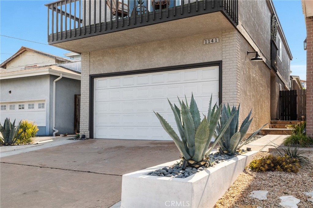 1141 Stanford Avenue