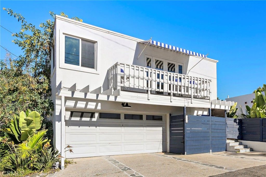 Photo of 226 Chiquita St #Upper, Laguna Beach, CA 92651 (MLS # LG25273822)