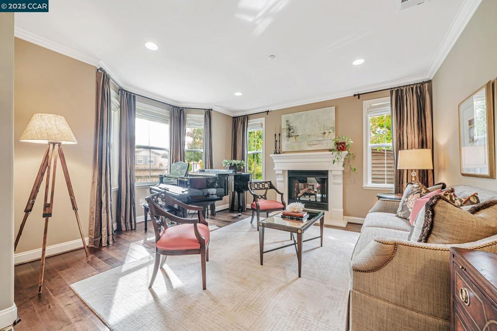 120 Tamarind Ln