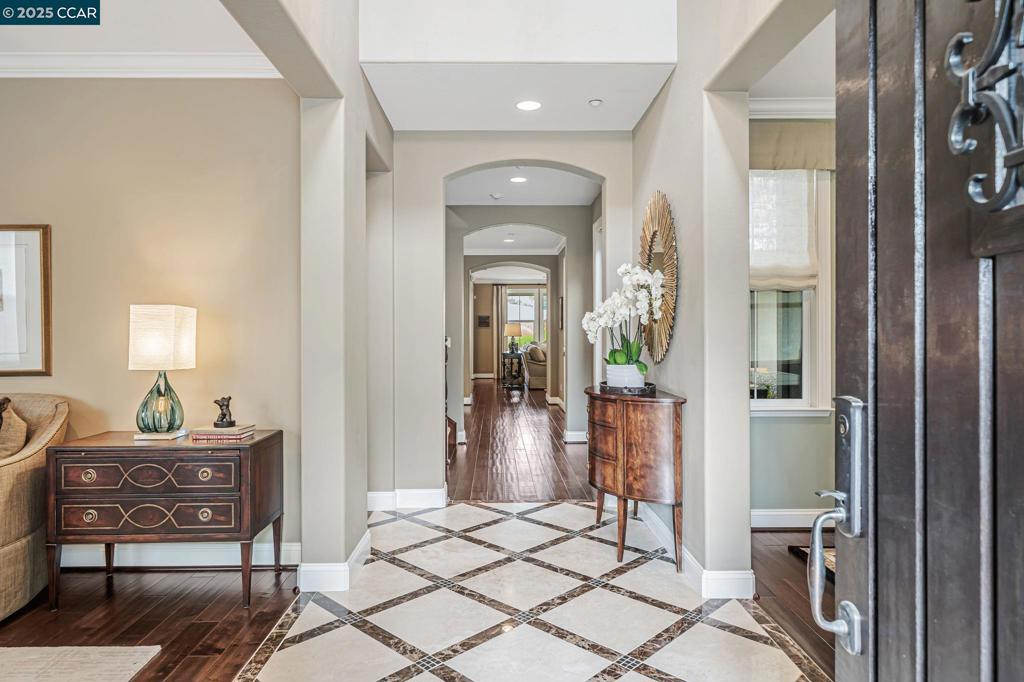 120 Tamarind Ln