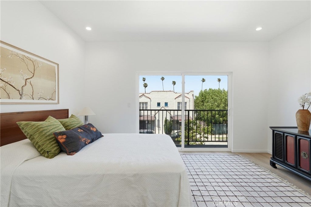 1428 S Cloverdale Avenue 1/2, Los Angeles CA 90019