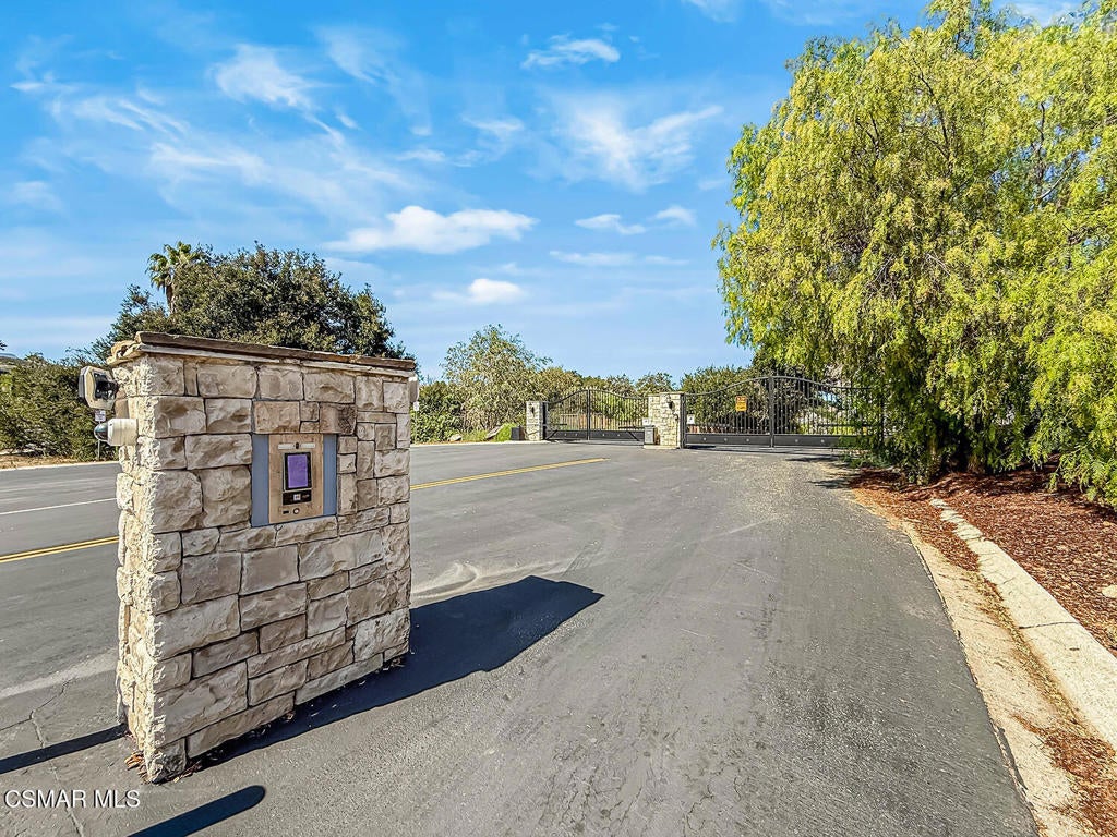 155 W Kelly Road