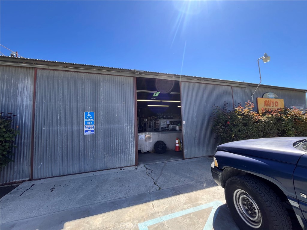 24060 39601 W State St