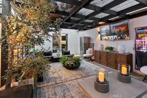 Photo of 5305 Campo Rd Rd, Woodland Hills, CA 91364 (MLS # SR25193219)