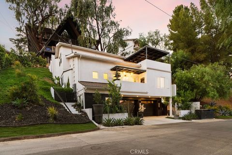 Photo of 5305 Campo Rd Rd, Woodland Hills, CA 91364 (MLS # SR25193219) Photo of 5305 Campo Rd Rd, Woodland Hills, CA 91364 (MLS # SR25193219)