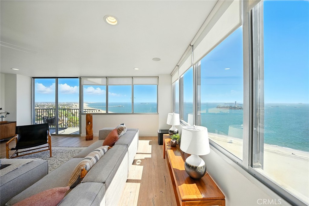 2999 E Ocean Boulevard 1320