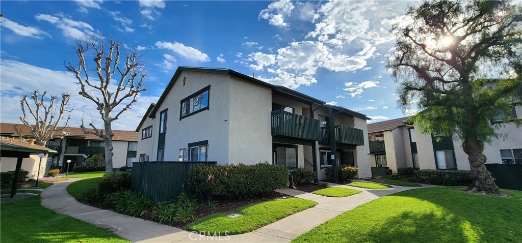 Step into style and simplicity in this beautifully updated 1-bedroom, 1-bath upstairs condo in one of Lake Forest’s most sought-after communities. Freshly painted and move-in ready, this home offers an open layout with a spacious living room, a separate dining area, and a sleek, modern kitchen—ideal for hosting or relaxing after a long day. The oversized bedroom features an upgraded walk-in closet and a private ensuite bath, creating a true retreat. Step outside onto your private patio to enjoy morning coffee or sunset views in peace. Additional perks include in-unit laundry, central A/C and heat, and a well-maintained, quiet community setting. Just steps from local markets, dining, and shops—with top-rated schools, major retail centers, and the 5/405 freeways only minutes away—this is the perfect blend of comfort, convenience, and SoCal living.