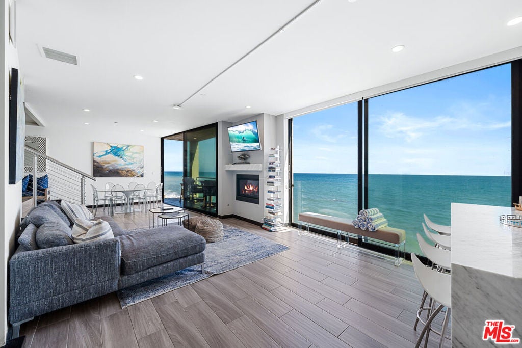 20630 Pacific Coast Highway